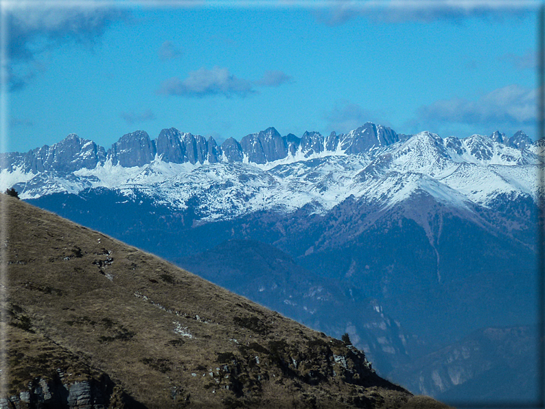 foto Salita dal Monte Tomba a Cima Grappa